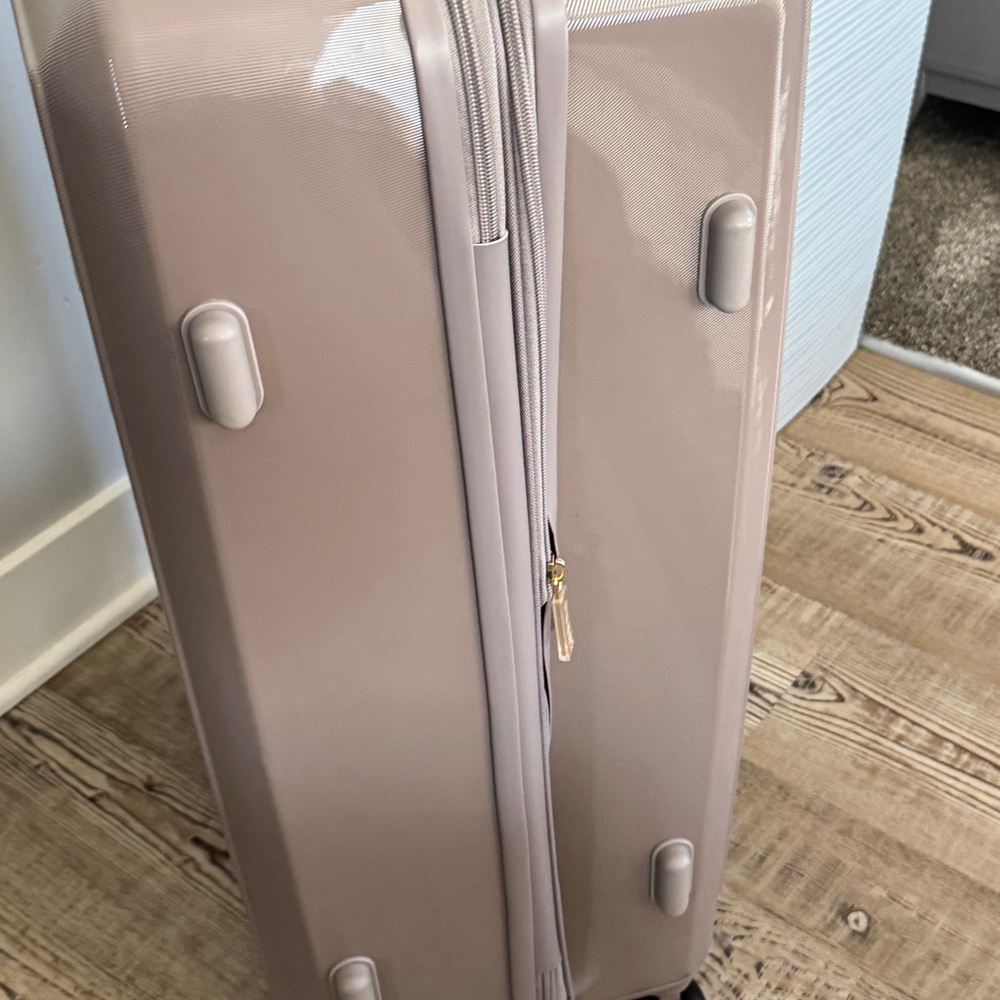 DKNY NYC 28”Upright Suitcase check in spinner expandable - Picture 11 of 11
